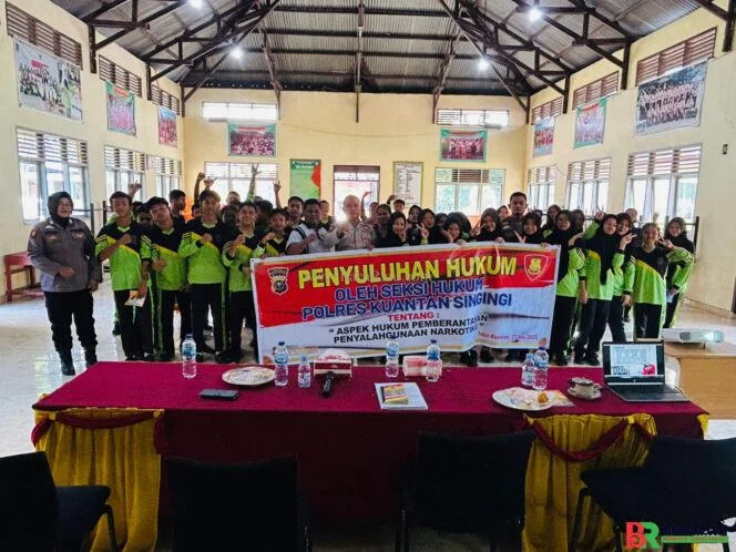 Polres Kuansing Berikan Penyuluhan Hukum Pemberantasan Narkotika di SMP Negeri 6 Teluk Kuantan